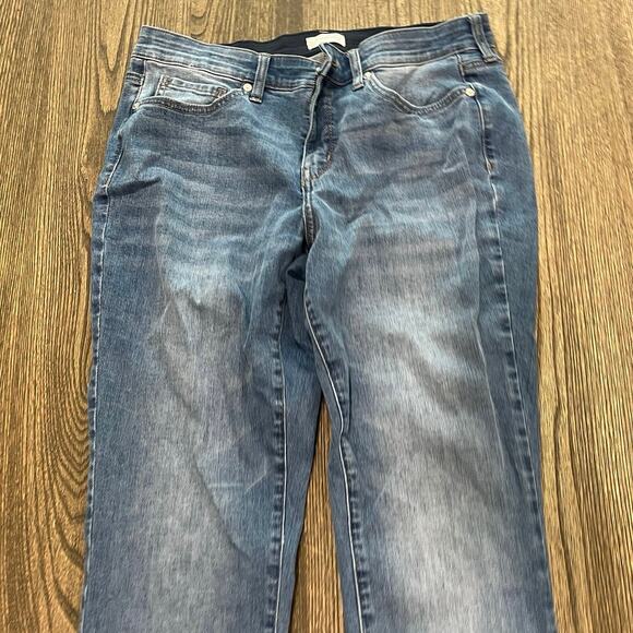 Wonderly Womens Mid-Rise Skinny Jeans Whiskering Denim Medium Wash Blue Size 8R - Picture 3 of 11